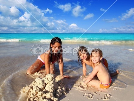 Прикрепленное изображение: depositphotos_5125445-Three-little-girls-mixed-ethnicity-playing-beach.jpg